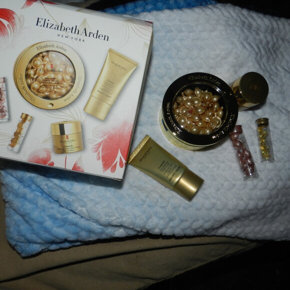 ELIZABETH ARDEN Advanced Ceramide Capsules Skincare 5-Pc. Gift Set🆕SHIPS⚡️💨🚚 - Picture 6 of 12